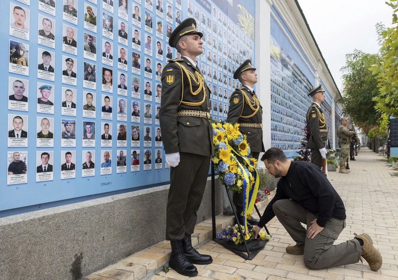 Selenskyj, Mauer für Gefallene 