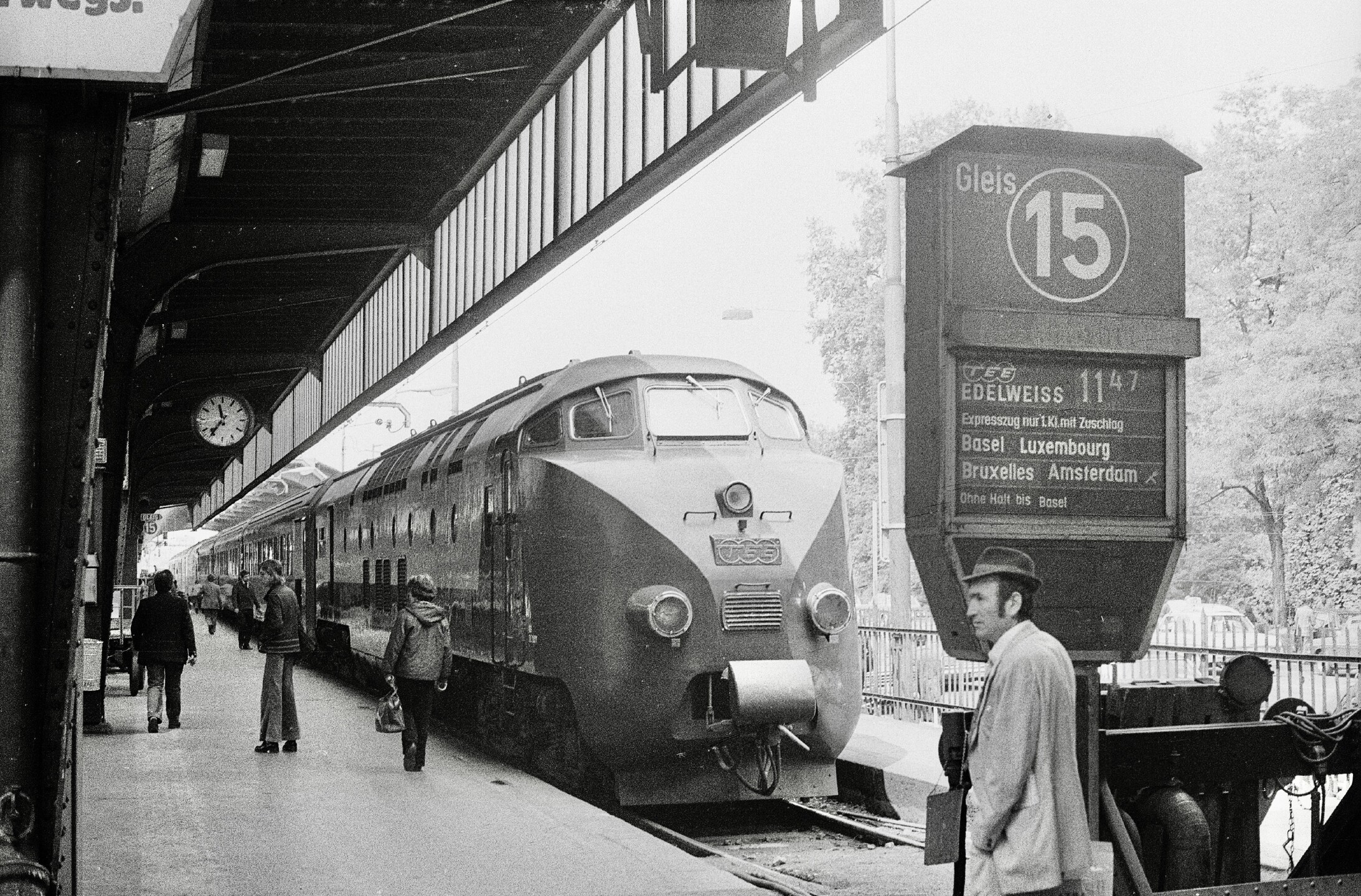 TEE-Zug in Zürich HB