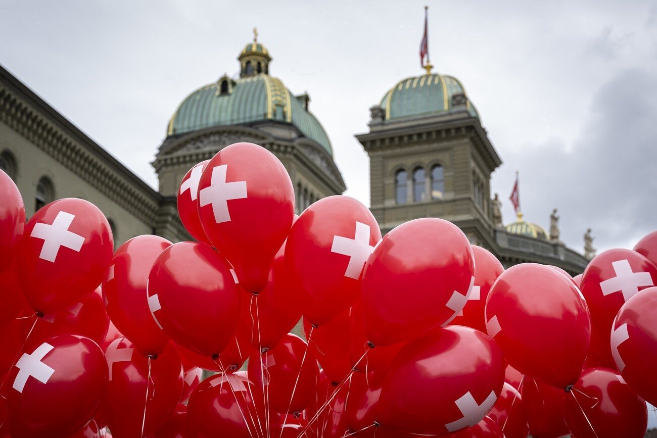 Luftballons Schweiz Bundeshaus