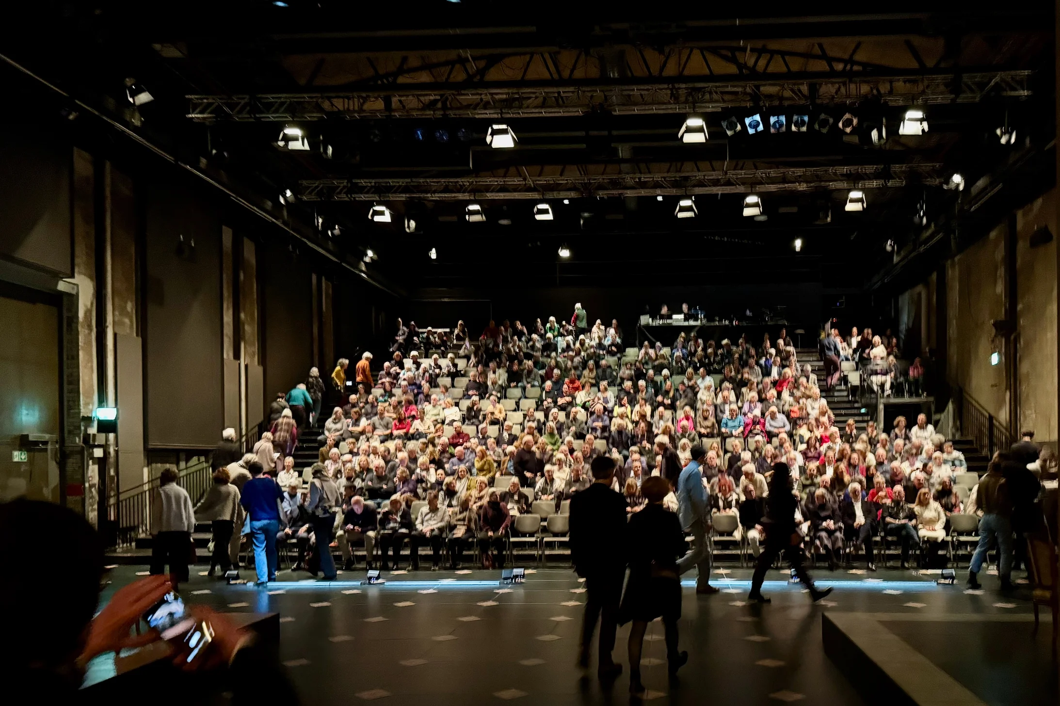 Schiffbauhalle, Einzug