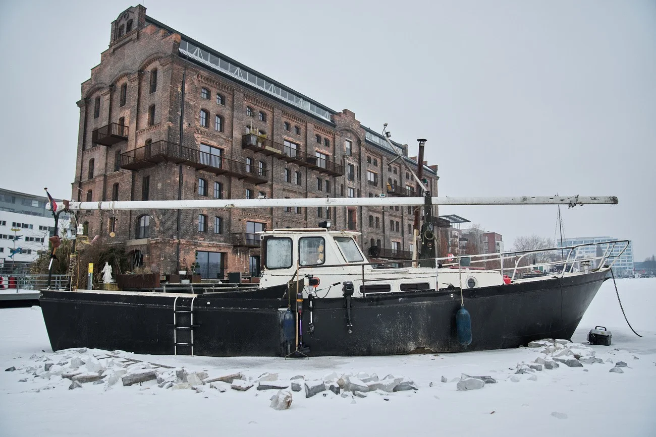Festgefahren im Eis, Rummelsburger See Berlin 