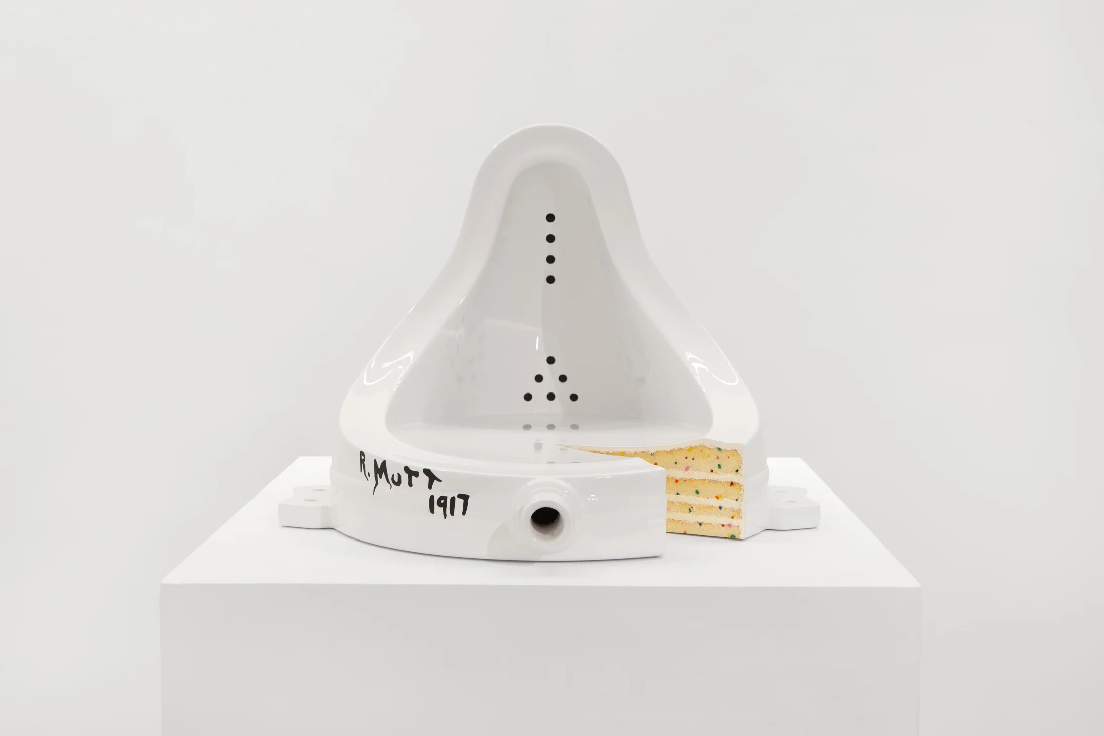 Claire Fontaine, Is it cake?