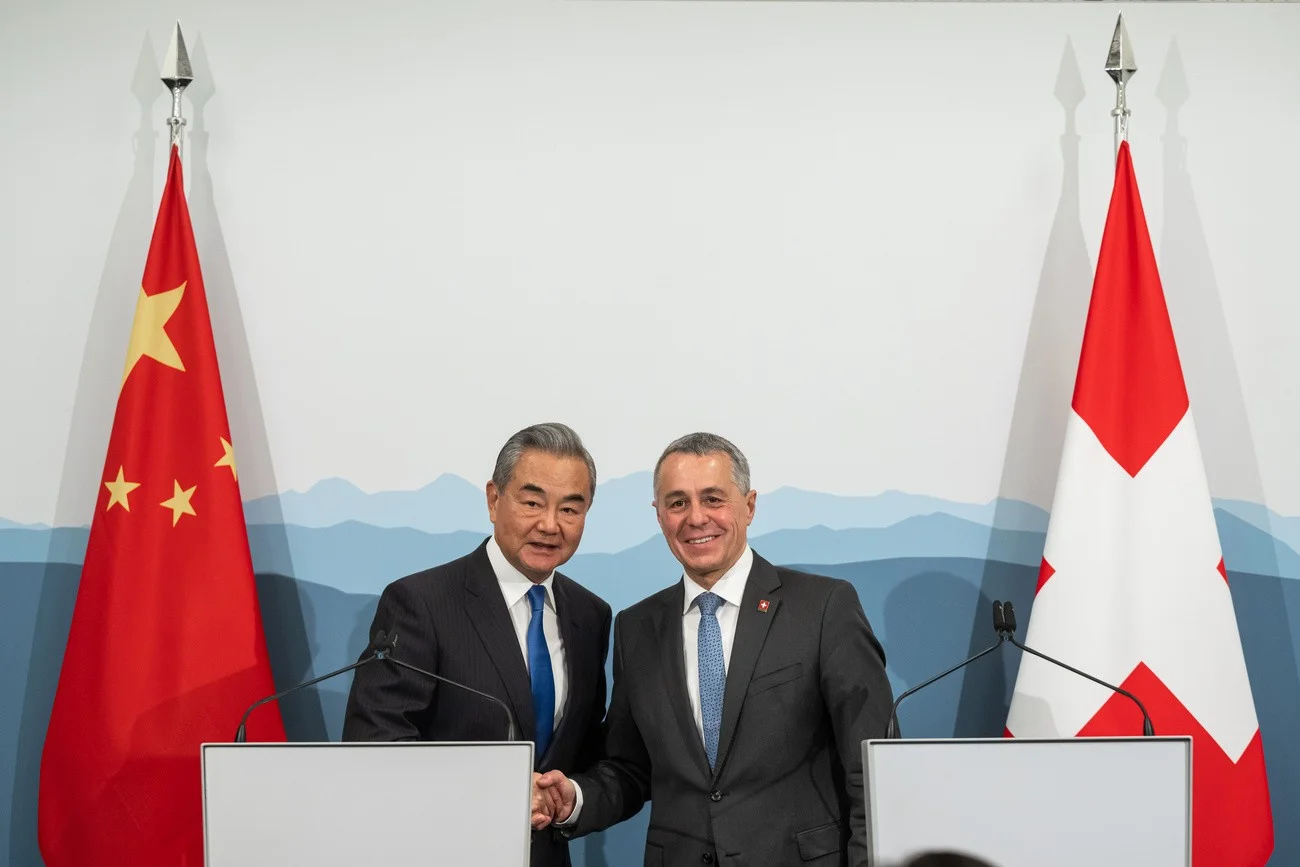 Wang Yi und Ignazio Cassis