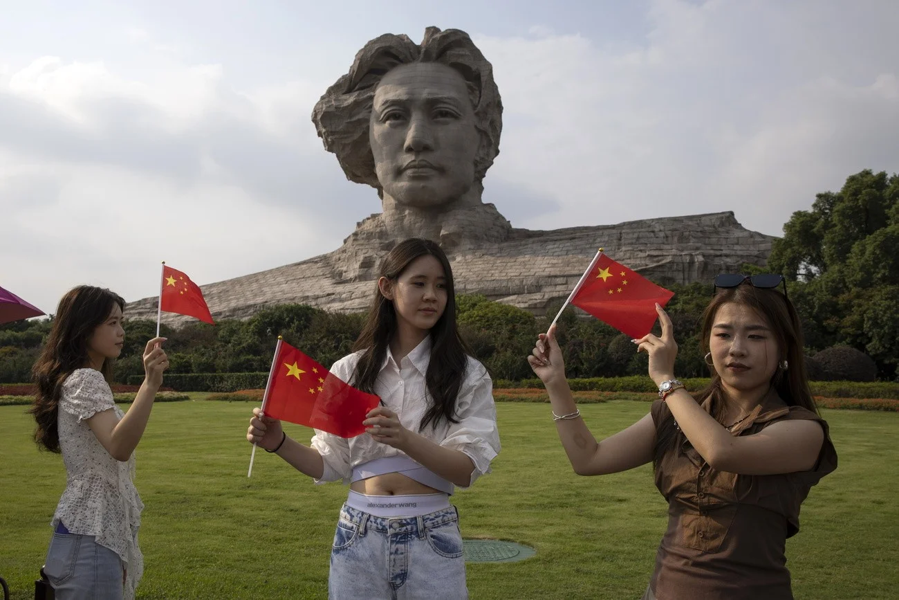 Mao, Statue