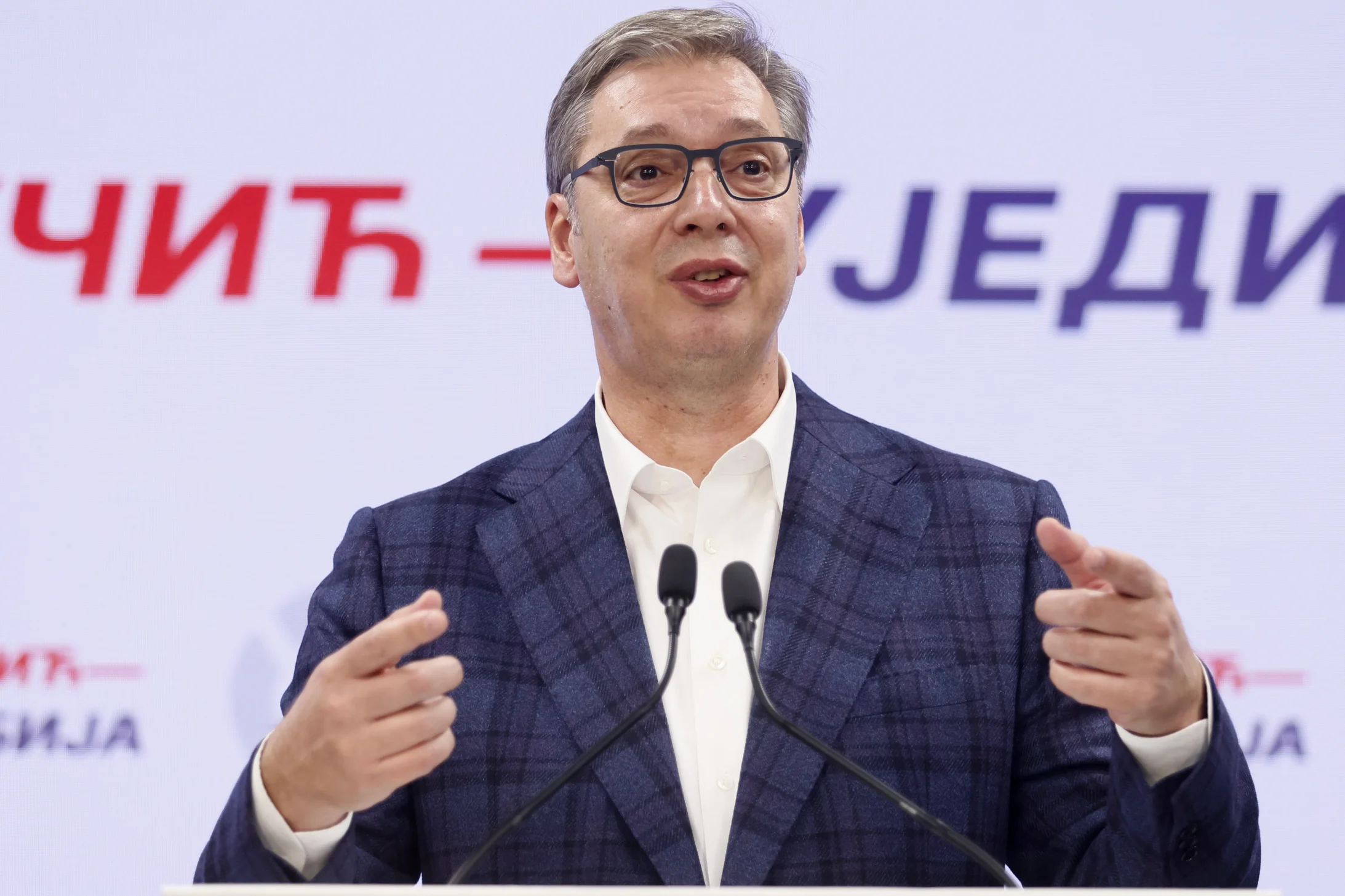 Vučić am Wahlabend