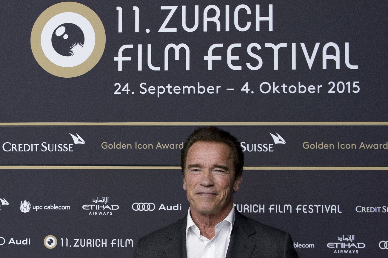 Schwarzenegger, austroamerikanischer Schauspieler, Publizist, Unternehmer und ehemaliger Bodybuilder, erlangt durch die Verkörperung des „Terminators“ (1984) internationale Berühmtheit. Von 2003 bis 2011 ist er der 38. Gouverneur Kaliforniens.Im Bild: Schwarzenegger am 11. Zürcher Filmfestival (ZFF) am 30. September 2015. (Foto: Keystone/Anthony Anex) 