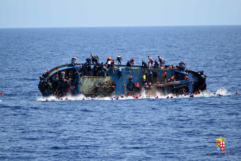 25. Mai: Wieder kentert vor der libyschen Küste in Boot mit Flüchtlingen. Nach Angaben des Uno-Hochkommissariats für das Flüchtlingswesen UNHCR starben allein in diesem Jahr im Mittelmeer über 4'000 Menschen - so viele, wie noch nie zuvor in einem einzigen Jahr. 
