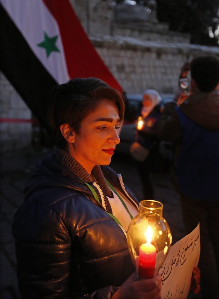 Jahreswechsel: Eine Syrerin betet für Frieden. 