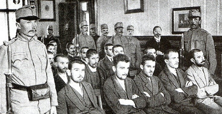 Prozess: Gavrilo (3. von rechts)