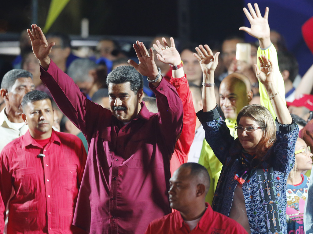 Maduro und seine Frau Cilia Flores nach Bekanntgabe der Ergebnisse (Foto: Keystone/AP/Ariana Cubillos)