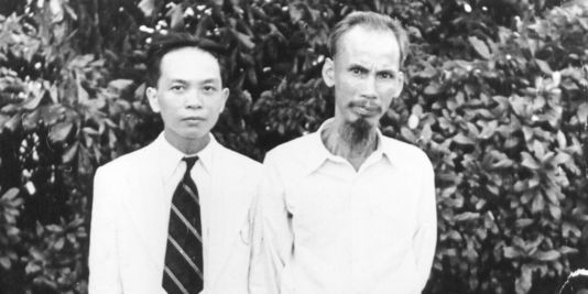 Ein Bild aus dem Jahre 1950. General Giap mit Ho Chi Minh