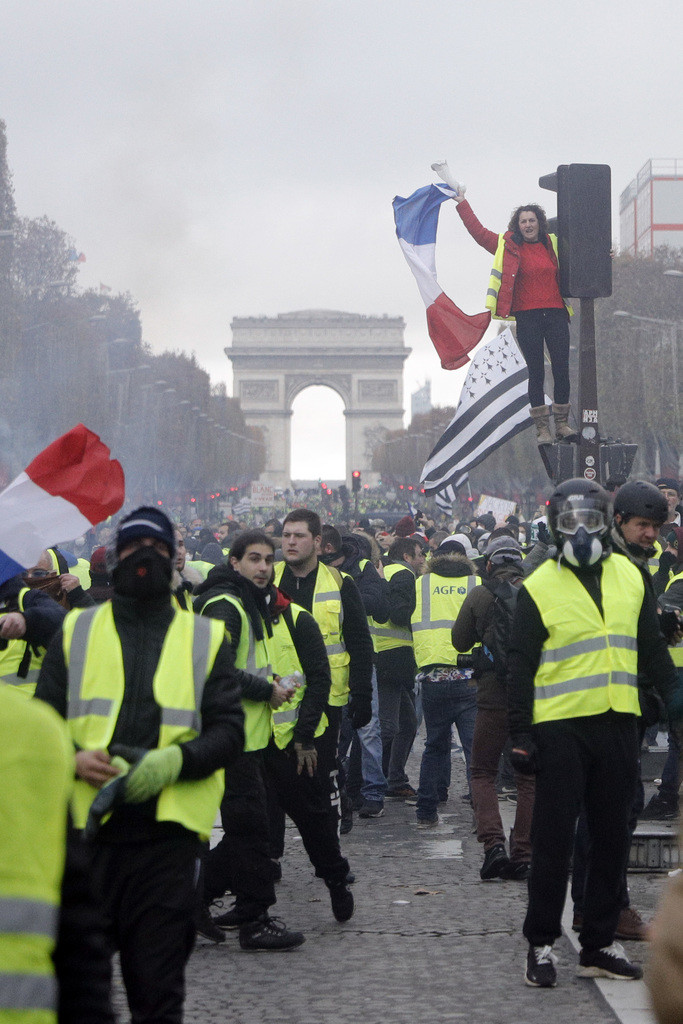 Die Champs-Élysées am Samstagvormittag. (Foto: Keystone/AP/Kamil Zihnioglu)
