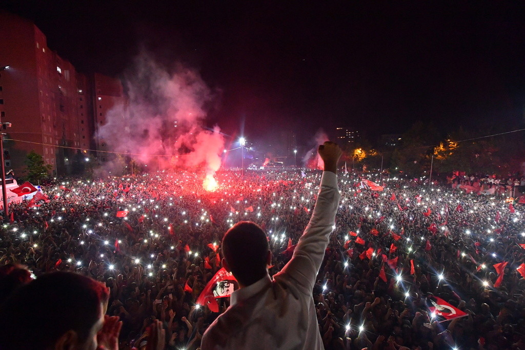 Schwere Niederlage für Staatspräsident Recep Tayyip Erdoğan. Der oppositionelle Kandidat Ekrem İmamoğlu hat die Bürgermeisterwahlen in Istanbul klar gewonnen. (Foto: Keystone/AP/Onur Gunal/CHP Press Office) 