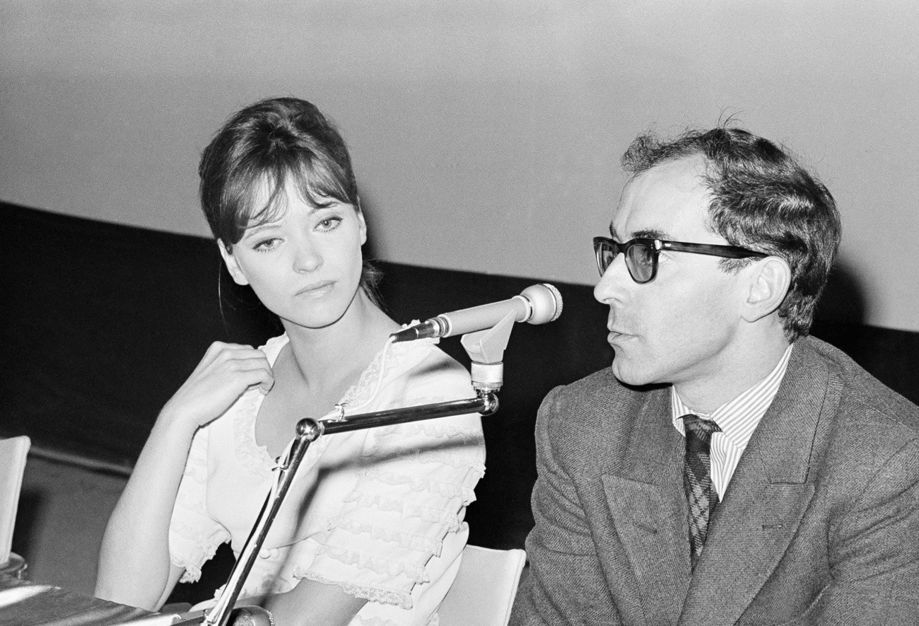 Jean-Luc Godard mit der Schauspielerin Anna Karina am Filmfestival von Venedig 1965. Die beiden waren von 1961 bis 1965 verheiratet. Anna Karina starb am 15. Dezember 2019. (Foto: Keystone/AP/Mario Torrisi)
