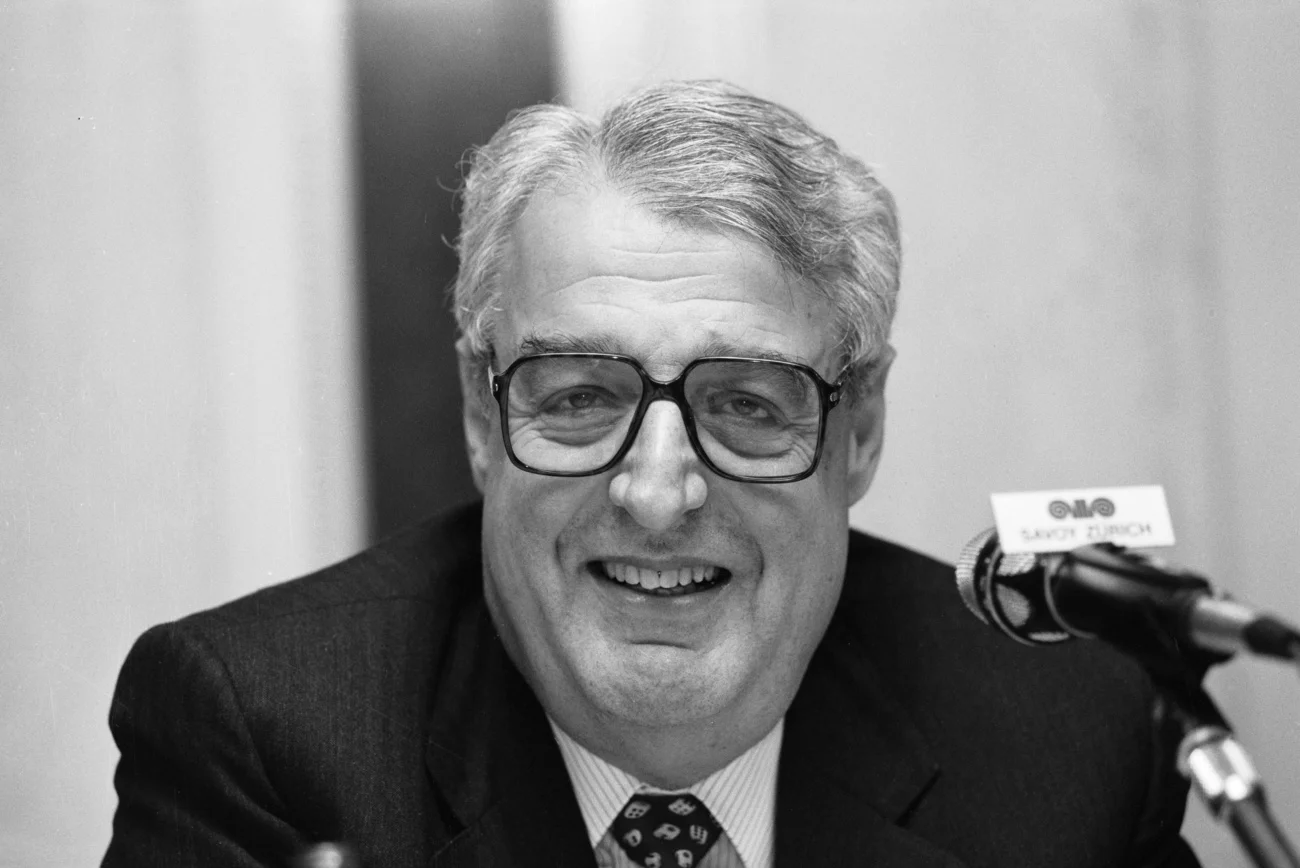 Von 1975 bis 1993 war er Vorsitzender der Geschäftsleitung des Familienunternehmens Bank Julius Bär und von 1994 bis 1996 Präsident des Verwaltungsrates. Unter seiner Leitung ging die Gesellschaft 1980 an die Börse und wandelte sich so von einer Familiengesellschaft zu einer Publikumsgesellschaft. Bär war auch kulturell engagiert, unter anderem als Präsident der Tonhalle-Gesellschaft (1982 bis 1992) und als Gründungspräsident der Zürcher Festspiele. Das Bild wurde am 1. März 1993 aufgenommen. (Foto: Keysto…