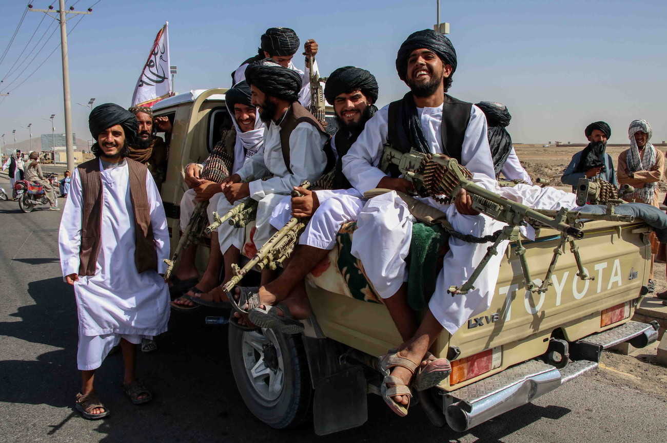 Feiernde Taliban am Mittwoch in Kandahar (Foto: Keystone/EPA/Str)