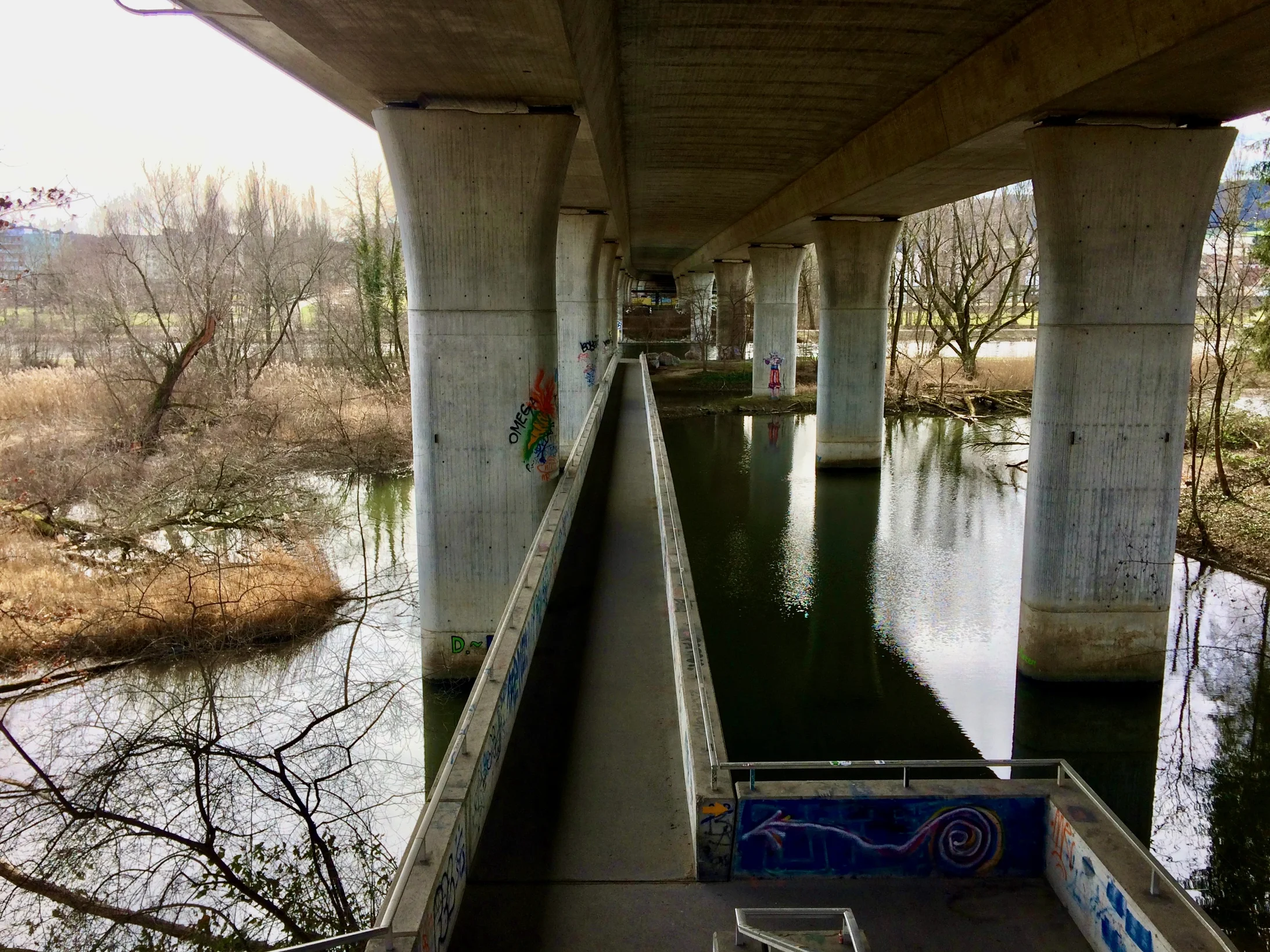 Brücke der A3/A4 bei der ehemaligen Burg Glanzenberg