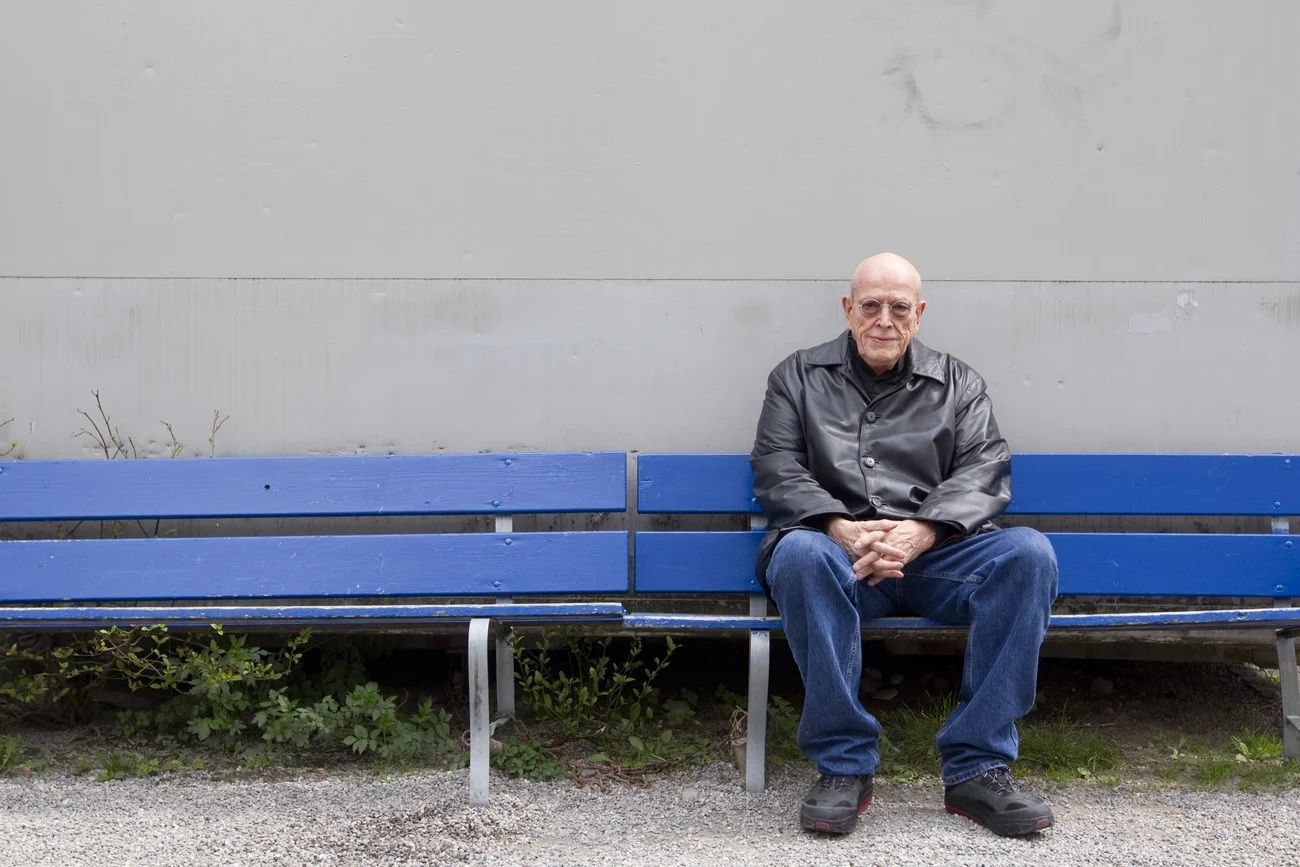 Der Schweizer Schriftsteller und Soziologe schuf ein umfangreiches, vielfach preisgekröntes Werk. Es enthält wissenschaftliche Texte, Essays, Erzählungen und Romane. 1969 erschien sein Buch «Macht und Herrschaft in der Bundesrepublik» und wurde ein Bestseller, eine Art Bibel für die damalige Studentenschaft, die ihn berühmt machte. Mit den Romanen «Brandeis» (1978) und «Grundrisse» (1981) etablierte er sich als belletristischer Autor. «Durcheinandergesellschaft» heisst eines seiner späten Bücher. Im Erzähl…