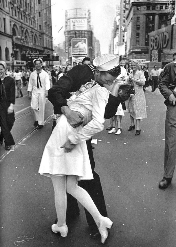 Alfred Eisenstaedt, Day in Times Square