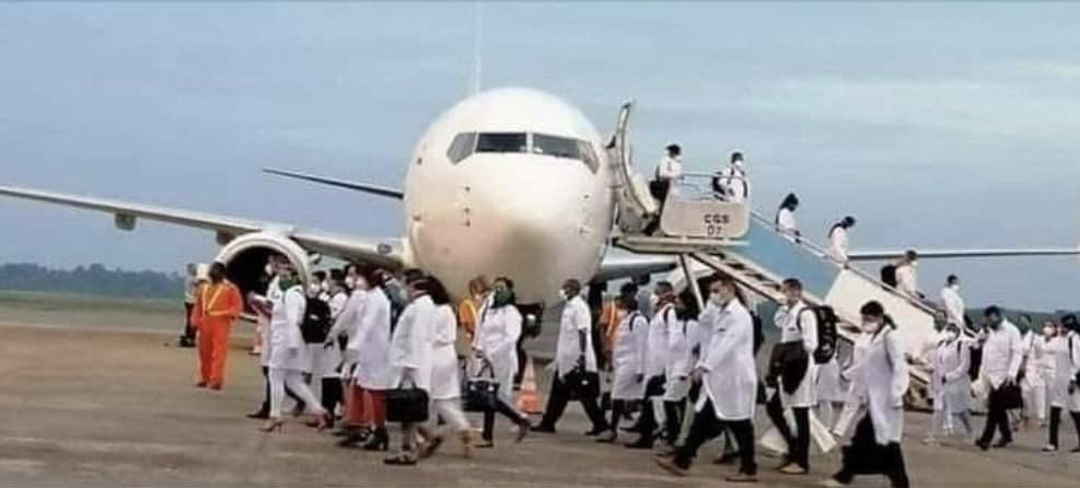 Ankunft kubanischer Ärzte in Italien