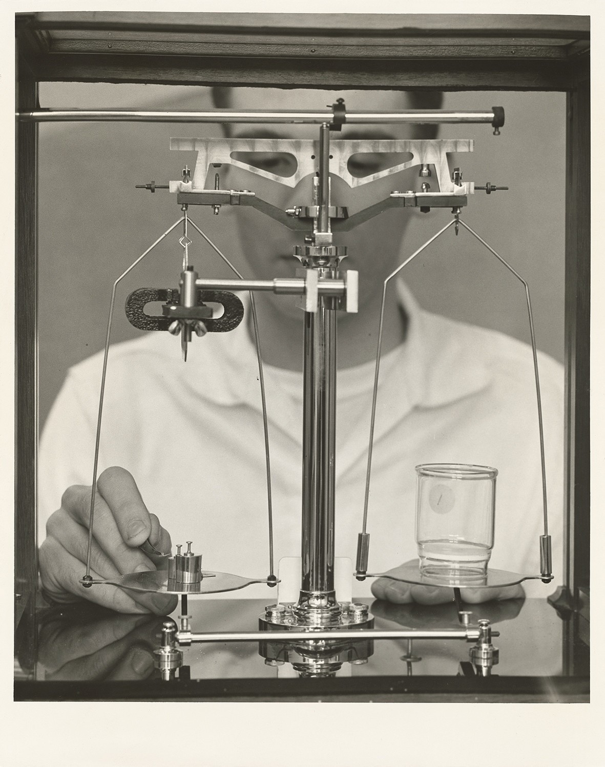 «Analytical Work» bei Sandoz USA, 1955 (ca.), East Hanover (USA), Foto: Lewis-Man Studio.
© Schweizerisches Nationalmuseum