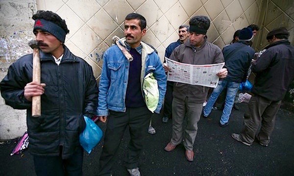Die Zahl der Arbeitslosen im Iran steigt minütlich – Foto: Arbeitssuchende in Teheran