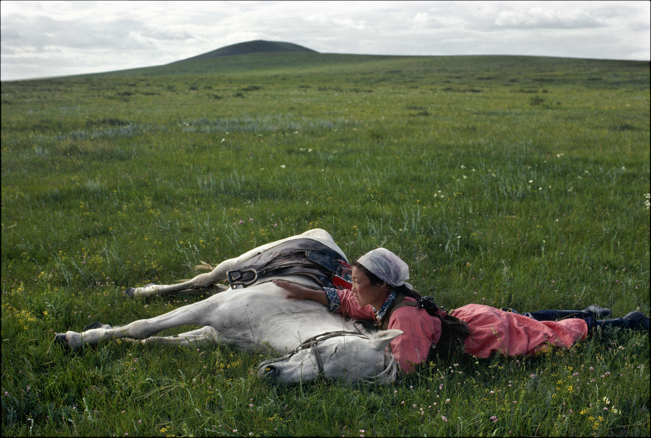 Pferdetraining für die Miliz, Innere Mongolei, 1979. Photo: Eve Arnold. © Eve Arnold / Magnum Photos / courtesy Schirmer/Mosel 