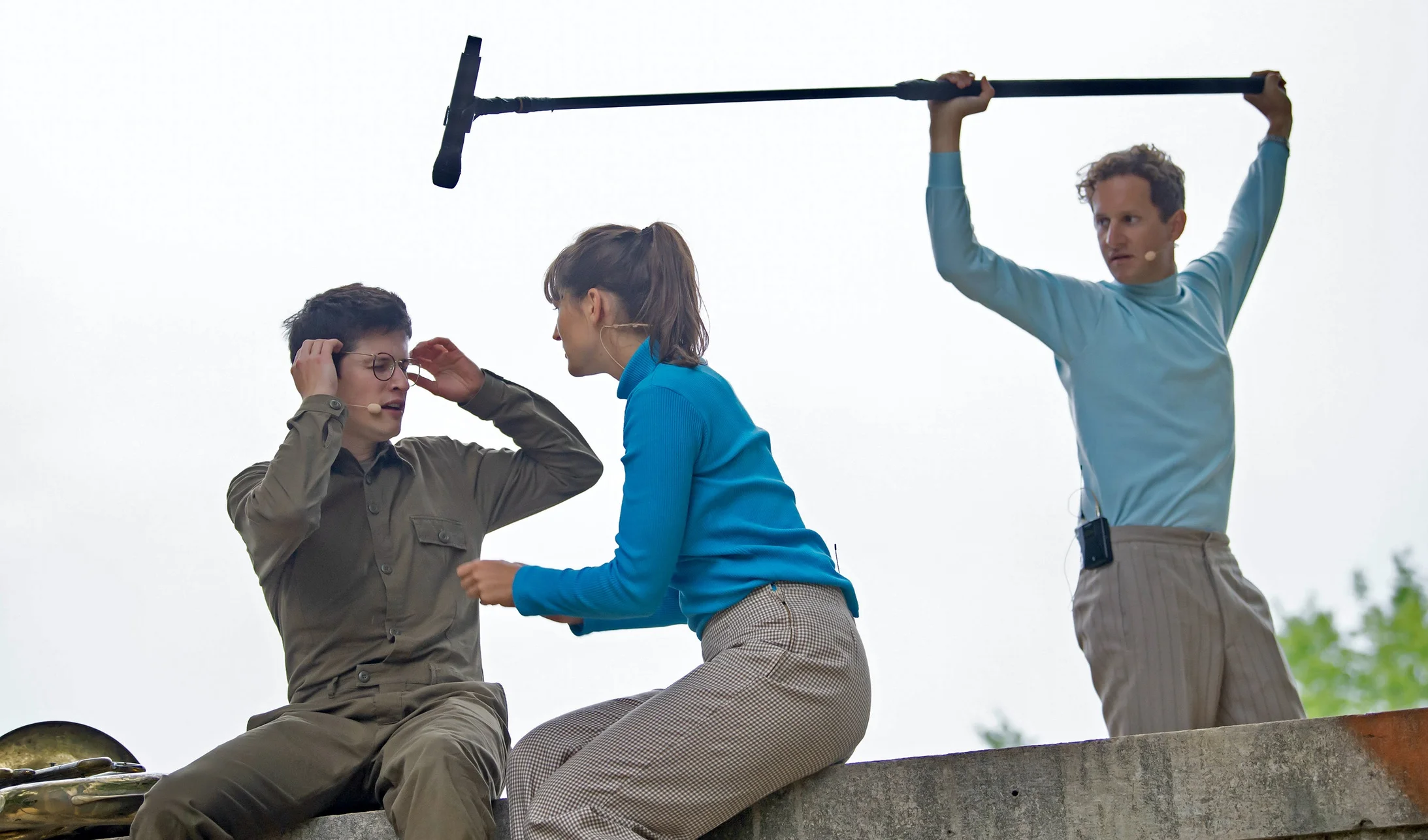 Theater – Corona-bedingt – im Freien (und im strömenden Regen) Jonas Götzinger, Wanda Winzenried, Moritz von Treuenfels
Foto © Priska Ketterer