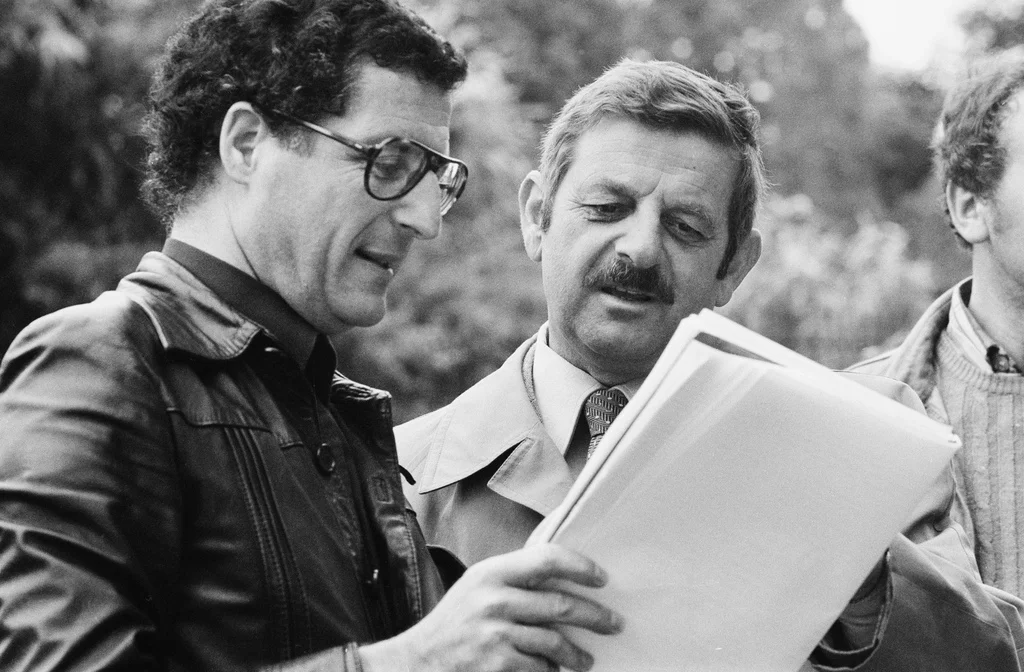 Rolf Lyssy (links) während den Aufnahmen zum Film "Der Schweizermacher" mit Walo Lüönd, aufgenommen am 17. Juni 1978 in Zürich. (Foto: Keystone/Str)