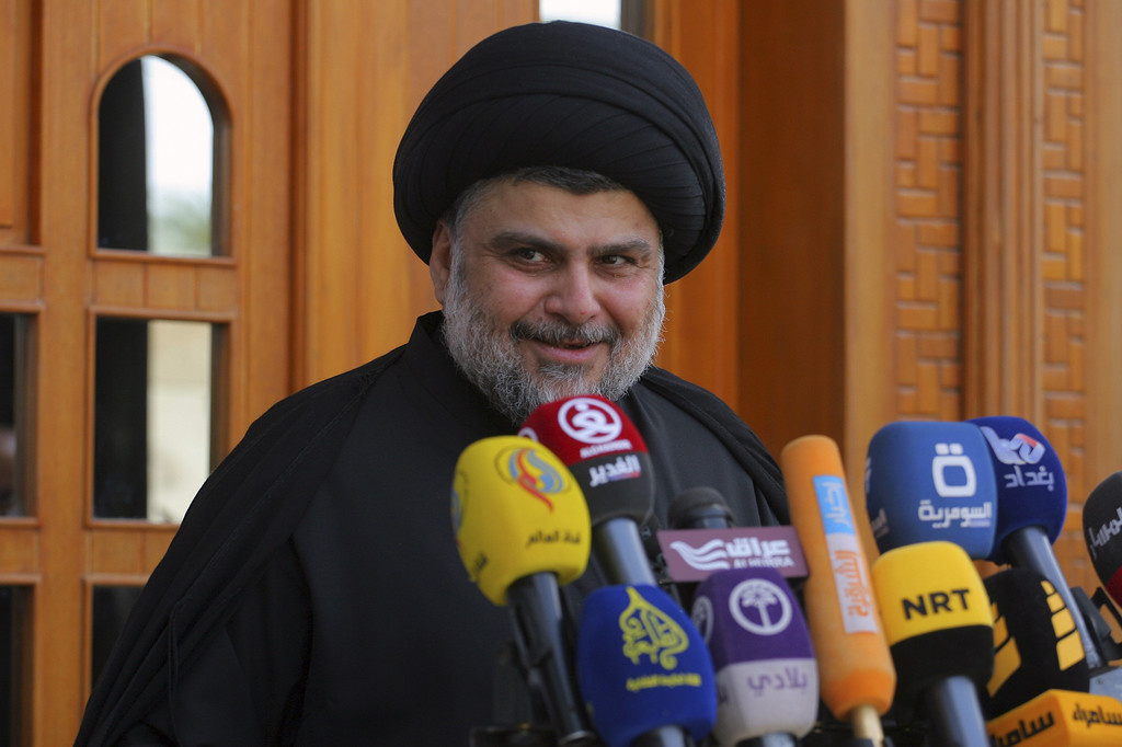 Der schiitische Geistliche al-Sadr während einer Pressekonferenz am Samstag in Najaf (Foto: Keystone/AP/Karim Kadim)