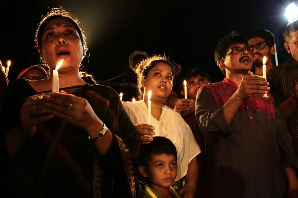 Trauer um die toten Geiseln in Dhaka (Foto: Keystone/EPA/Str)