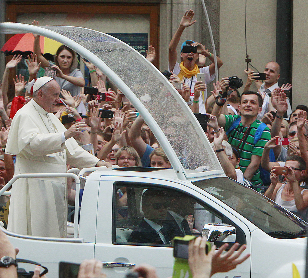 Der Papst am Mittwoch bei seiner Ankunft in Krakau. (Foto: Keystone/AP/Czarek Sokolowski)
