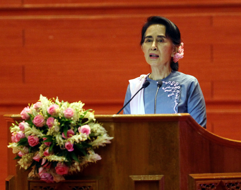 Myanmars Aussenministerin Aung San Suu Kyi am Samstag an der Friedenskonferenz im "Myanmar International Convention Centre" in Naypyitaw. (Foto: Keystone/AP/Aung Shine Oo)