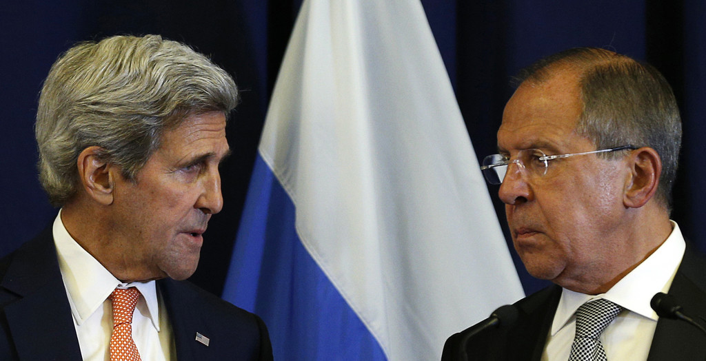Die Aussenminister John Kerry und Sergej Lawrow bei den Syrien-Verhandlungen in Genf (Foto: Keystone/AP POOL Reuters, Kevin Lamarque)