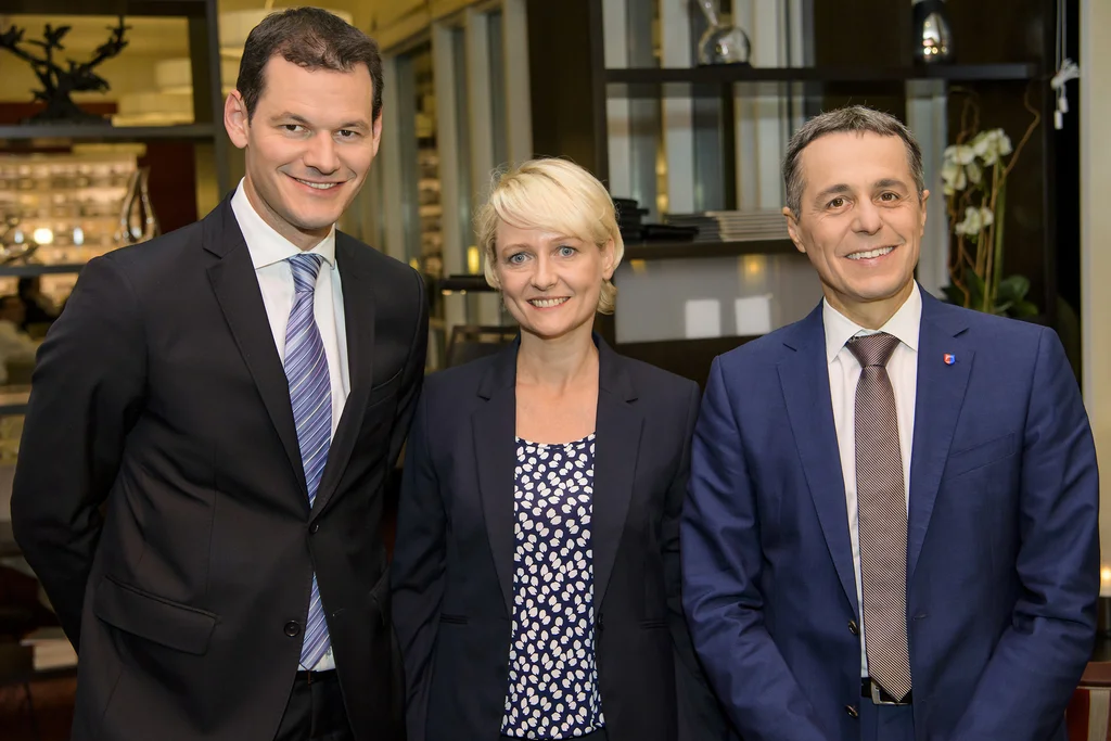 Pierre Maudet, Isabelle Moret, Ignazio Cassis (Foto: Keystone/Jean-Christophe Bott)