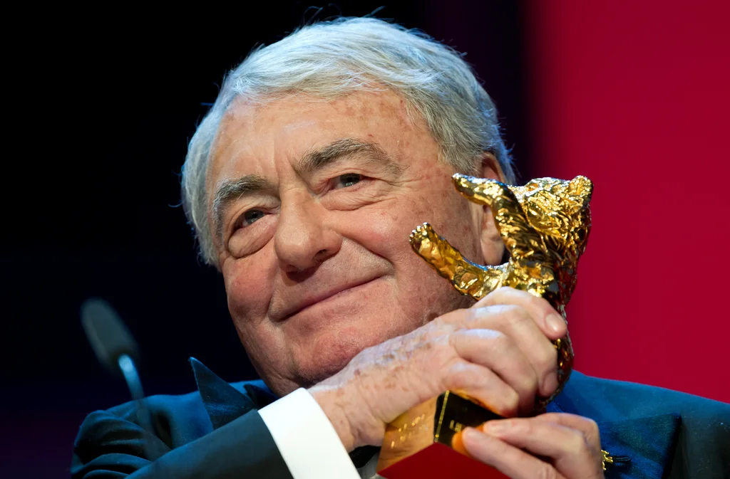 Claude Lanzmann wird am 14. Feburar 2013 bei der Berlinale mit dem Goldenen Ehrenbären ausgezeichnet. (Foto: Keystone/DPA/Sven Hoppe)