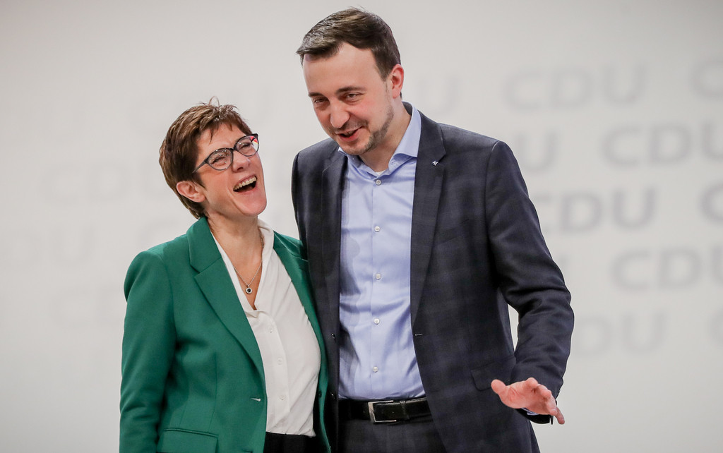 Die neue CDU-Vorsitzende Annegret Kramp-Karrenbauer mit dem neugewählten CDU-Generalsekretär Paul Ziemiak (Foto. Keyston/DPA/Christian Charisius)