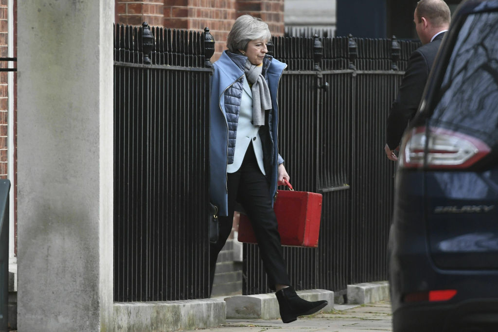 Theresa May verlässt am Freitag Downing Street 10. (Foto: Keystone/PA via AP/Stefan Rousseau)
