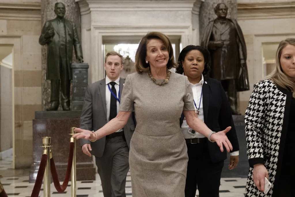 Nancy Pelosi am Freitagabend (Foto: Keystone/EPA/Shawn Thew)