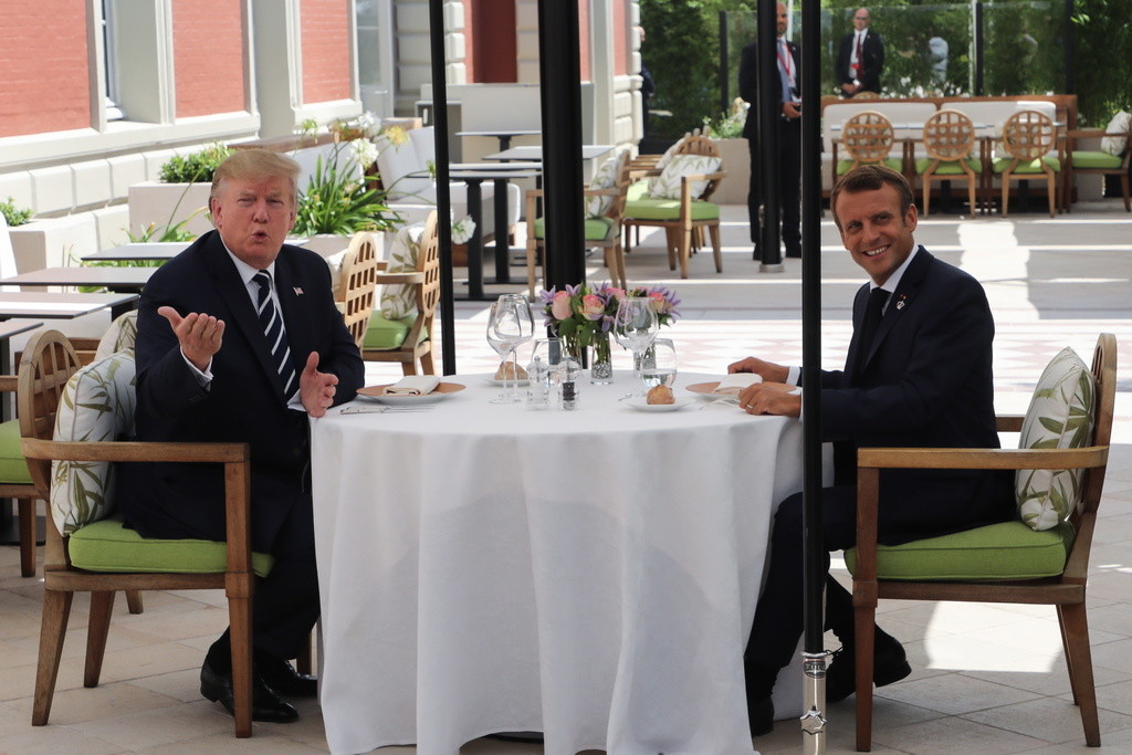 Trump und Macron am Samstagabend in Biarritz (Foto: Keystone/EPA/Pool/Ludovic Marin)