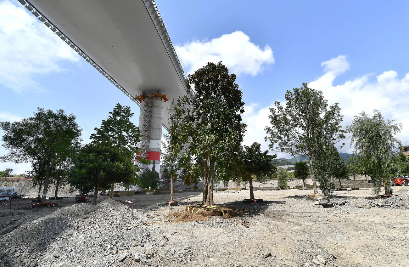 Fast fertig: Die neue Brücke von Genua. Am 1. August wird sie eröffnet. (Foto: Keystone/EPA/Luca Zennaro)