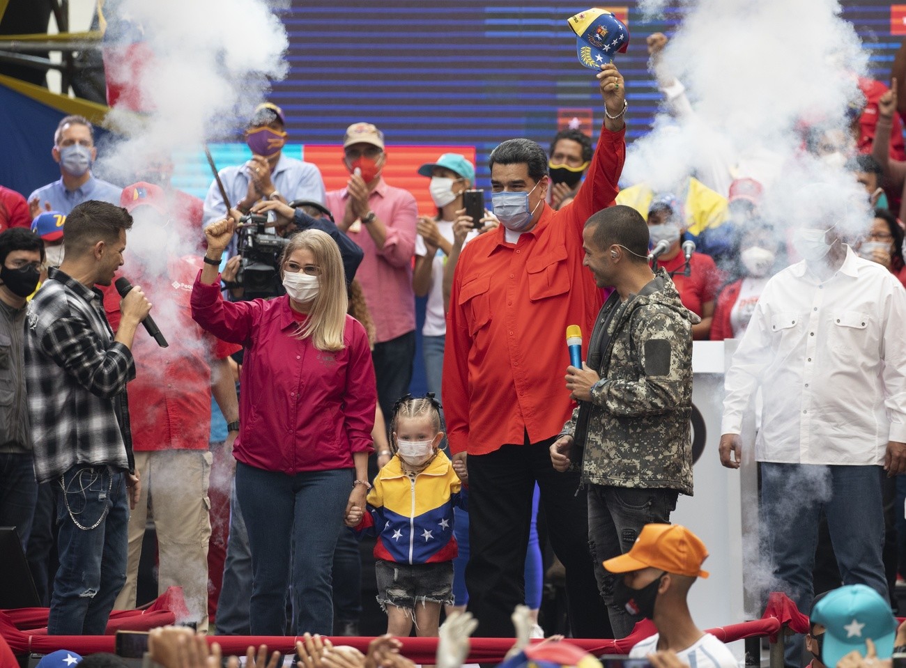 Maduro und seine Frau Cilia Flores am 3. Dezember während einer Wahlveranstaltung in Caracas. (Foto: Keystone/AP/Ariana Cubillos) 