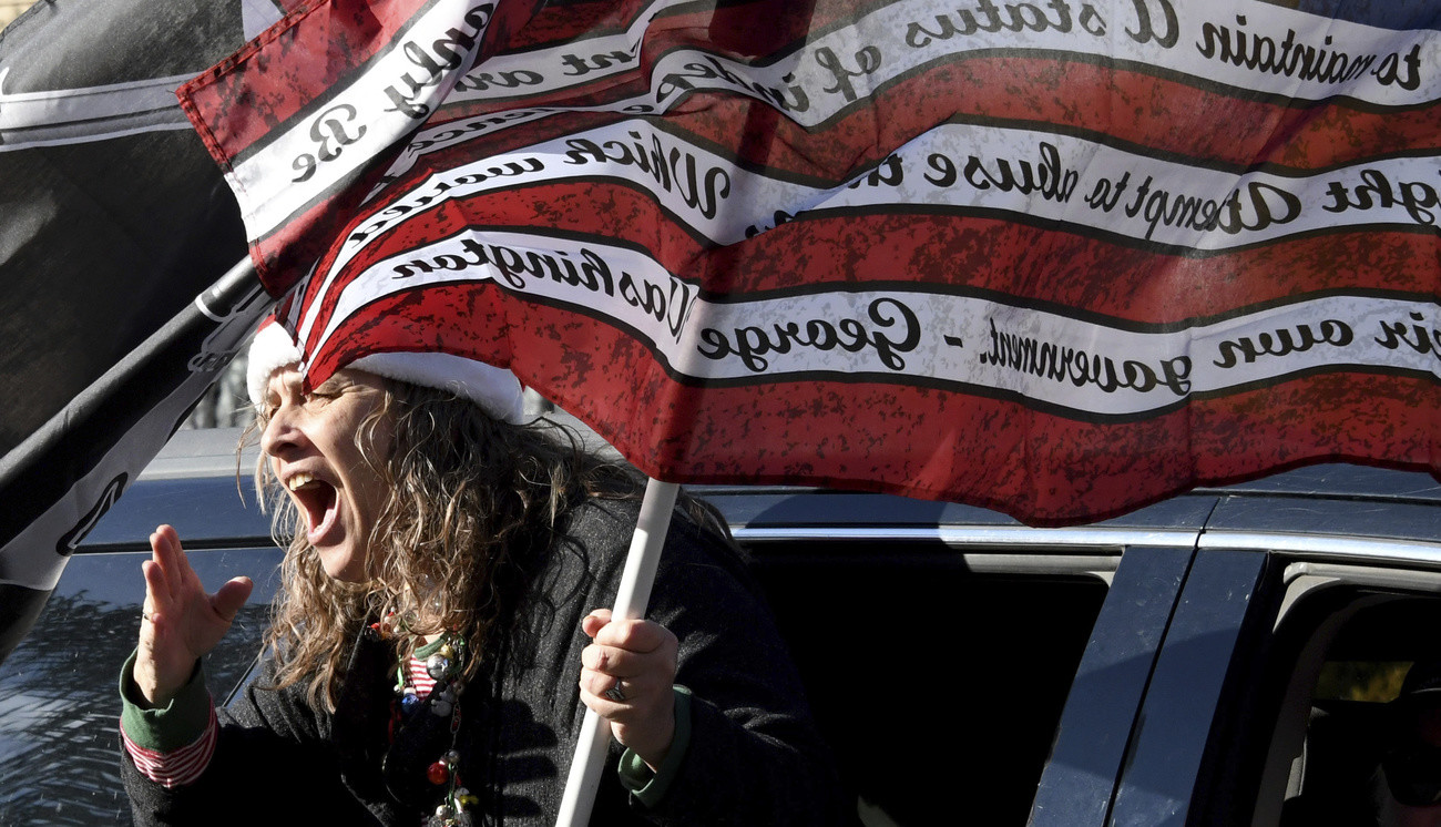 Auch schreien nützt nichts mehr: Eine Trump-Anhängerin am Neujahrstag während einer „Trump-Parade“ in Pasadena. (Foto: Keystone/Keith Birmingham/The Orange County Register via AP)          