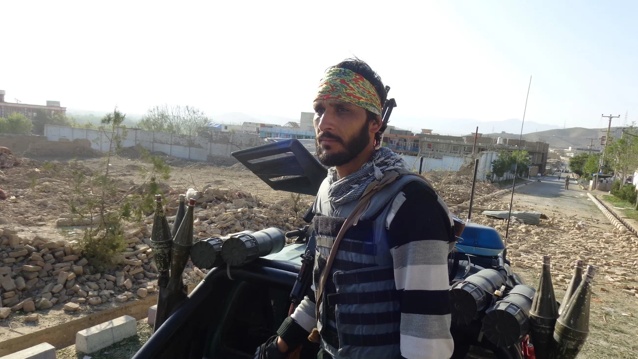 Ein afghanischer Soldat am Ort des Attentats (Foto: Keystone/EPA/Ahmadullah Ahmadi) 