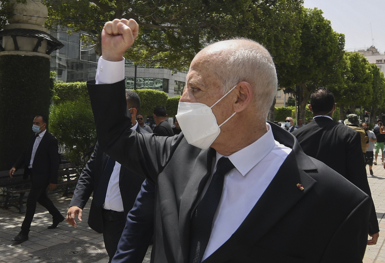Fest entschlossen: Der tunesische Präsident Kais Saied auf der Avenue Bourguiba in Tunis (Foto: Keystone/Slim Abid/Tunisian Presidency via AP) 