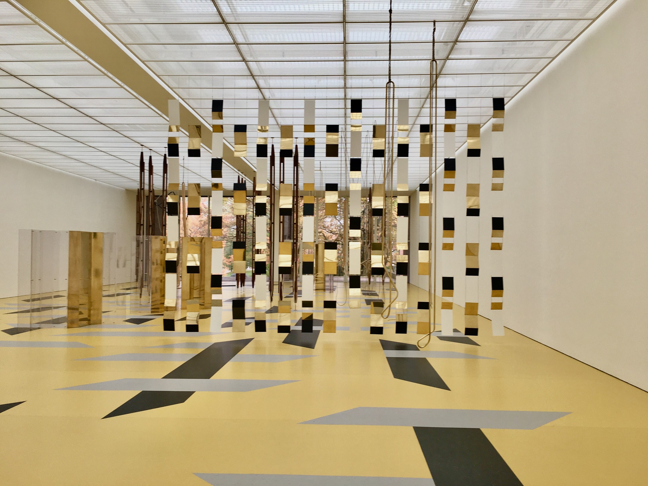 Blick in den von Leonor Antunes gestalteten Raum (Foto: J21, Niklaus Oberholzer)
