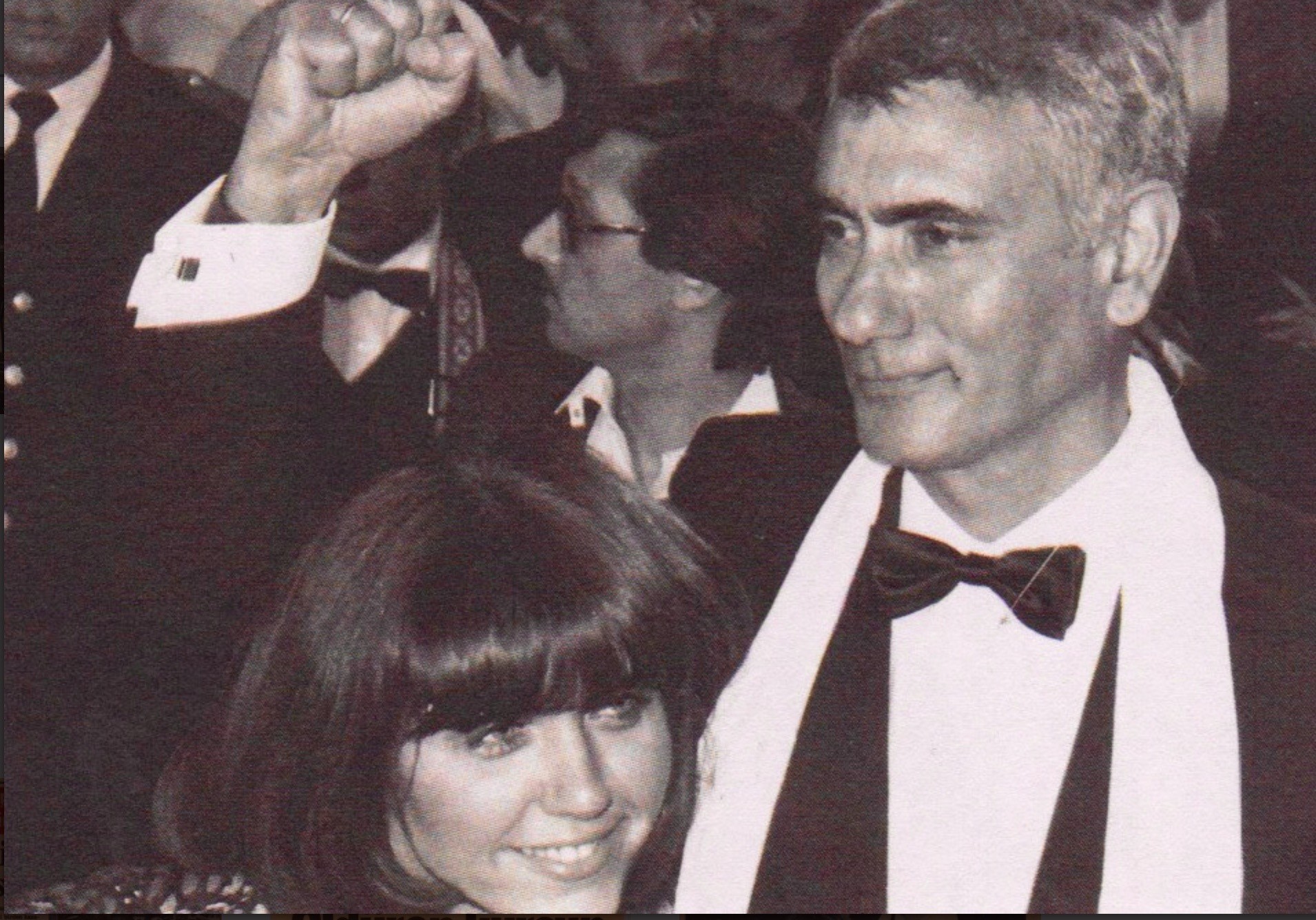 Die Faust zum Sieg. Yilmaz Güney und seine Frau 1982 bei der Verleihung der Goldenen Palme in Cannes.