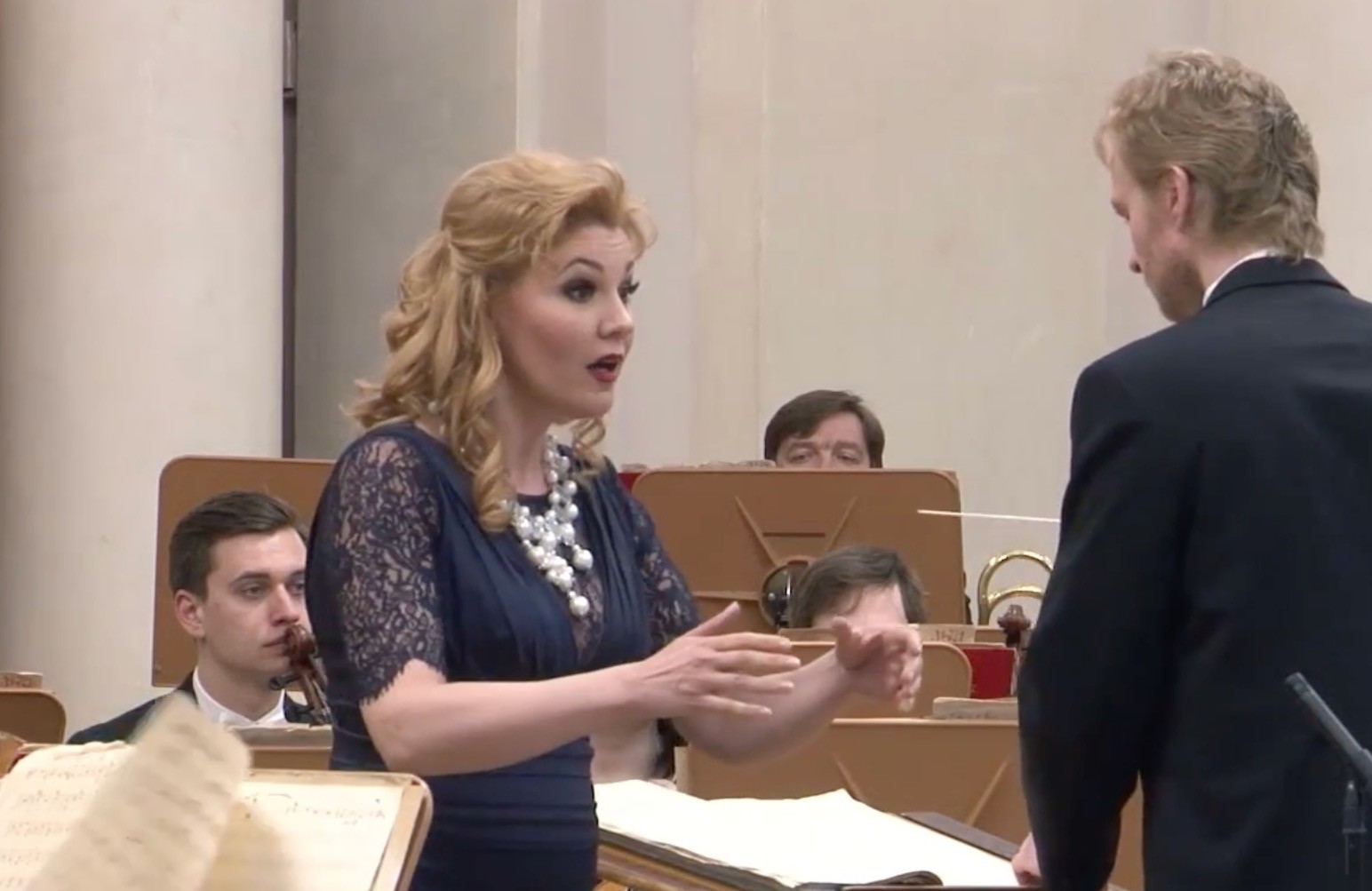 Die Sopranistin Oxana Shilova singt die Traum-Arie aus "Die Zarenbraut" von Rimski-Korsakow, eine Aufnahme aus dem Grossen Saal der St. Petersburger Philharmonie im Jahr 2016 (Bild: YouTube)