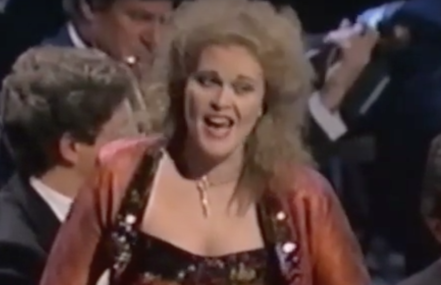 Aufnahme der Konzertfassung von Bernsteins «Candide» 1989 im Londoner Barbican Center mit June Anderson (Video-Still)