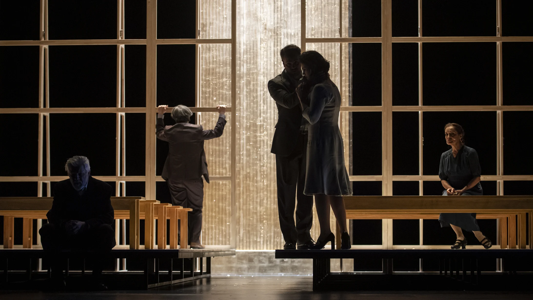 Zweimal die gleichen:  Jung zunächst und als spätere Alte. Foto: Carole Parodi